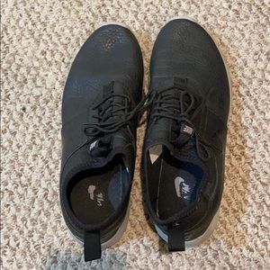 USED Black Nike Tennis Shoes